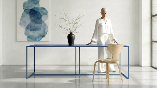 Minimalistische blauwe metalen eettafel met strak design in moderne eetkamer – duurzame metalen tafel met minimalistisch design.
|
Minimalist blue metal dining table with clean lines in a modern interior – durable metal table with minimalist design.
|
Minimalistischer blauer Metall-Esstisch mit klaren Linien in modernem Interieur – langlebiger Metalltisch im minimalistischen Design.
|
Mesa de comedor azul de metal con diseño minimalista en interior moderno – mesa metálica duradera de estilo minimalista.