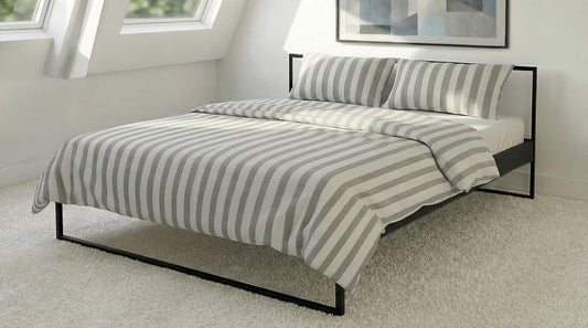 Minimalistisch metalen bedframe in moderne slaapkamer – duurzaam metalen bed voor wie een metalen bed wil kopen
|
Minimalist metal bed frame in modern bedroom – durable minimalist metal bed design
|
Minimalistisches Metallbett in modernem Schlafzimmer – langlebiges minimalistisches Metallbett
|
Cama de metal minimalista en dormitorio moderno
