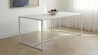 Ruimtebesparende metalen eettafel voor licht en modern interieur | Sleek white dining table with metal structure for modern apartments and homes | Designer Esstisch aus Metall im modernen Stil | Mesa de diseño minimalista para interiores contemporáneos