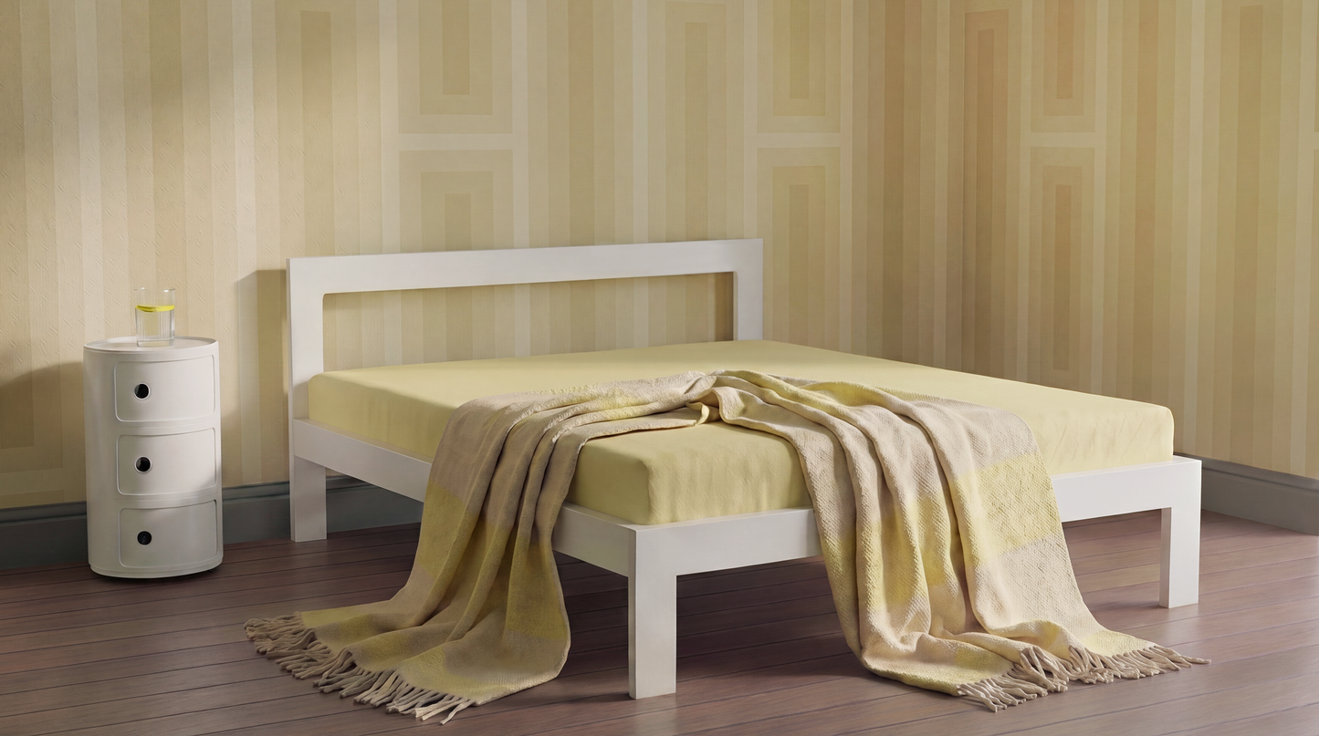 Minimalistisch design bed| Modern metal bed with minimalist design | Minimalistisches Metallbett mit klarer Linienführung | Cama de metal moderna con diseño minimalista