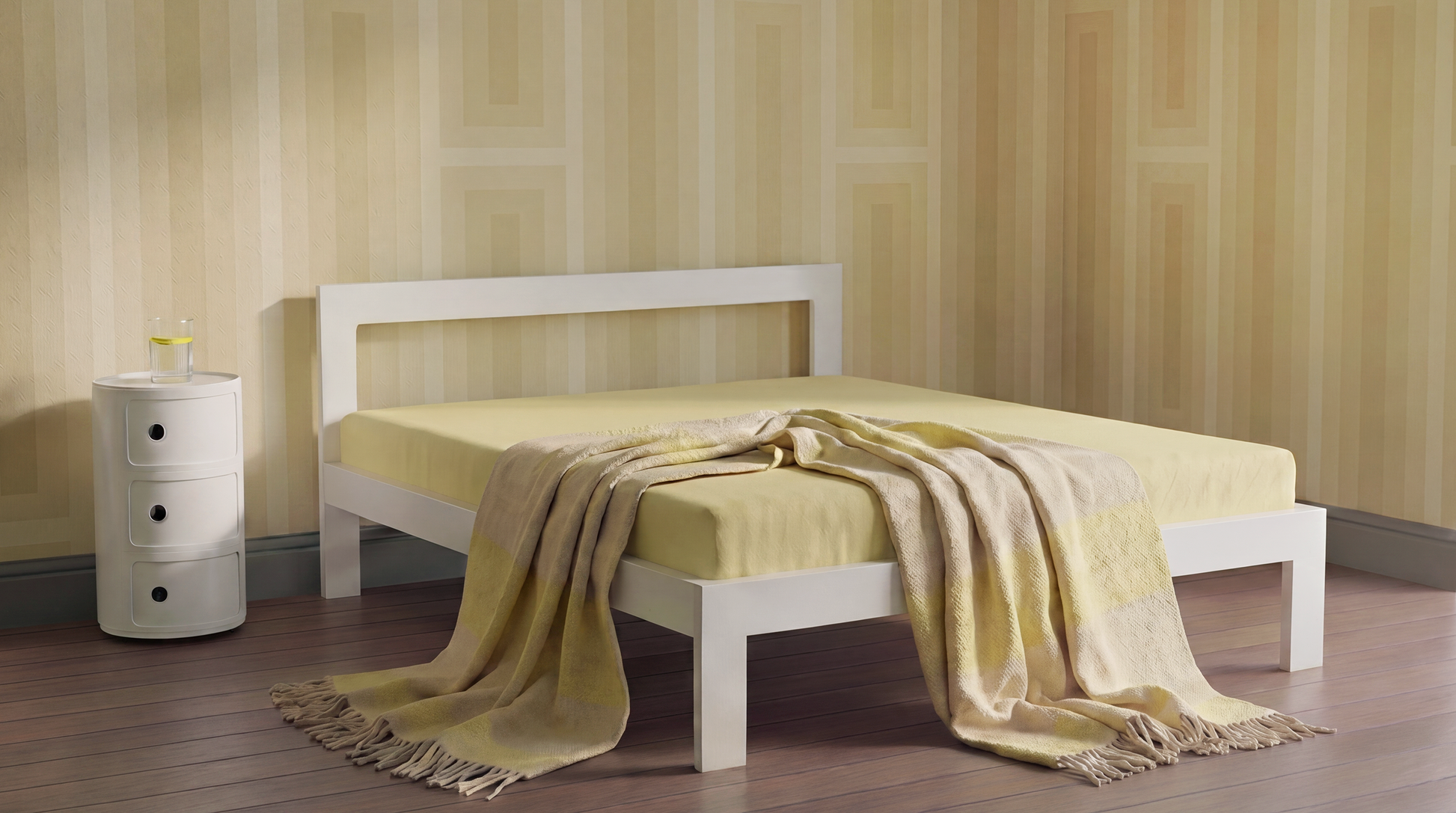 Minimalistisch design bed| Modern metal bed with minimalist design | Minimalistisches Metallbett mit klarer Linienführung | Cama de metal moderna con diseño minimalista