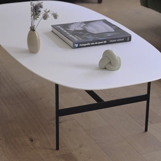 Lage metalen salontafel in zwart design, geschikt voor moderne woonkamers | Designer minimalist metal coffee table for modern living room furniture collection | Minimalistischer Wohnzimmertisch aus Metall, ideal als Sofatisch | Mesa de centro moderna de metal negro ideal para sala de estar